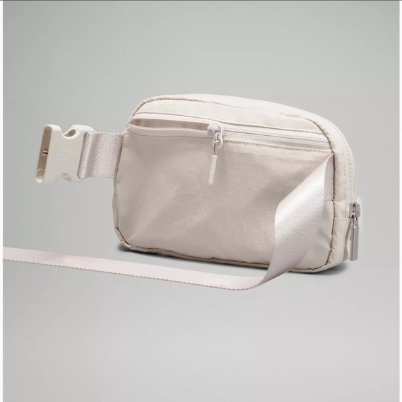 Lululemon Everywhere Belt Bag- White Opal - Picture 3 of 6
